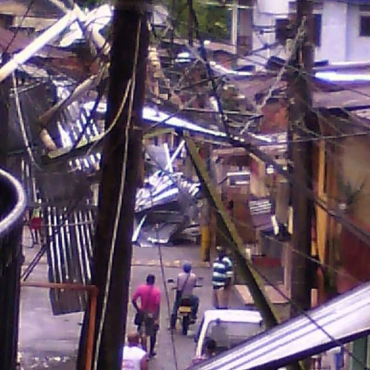 Una mujer muerta y 300 casas afectadas con el fenómeno natural. Dos templos de la localidad también resultaron averiados