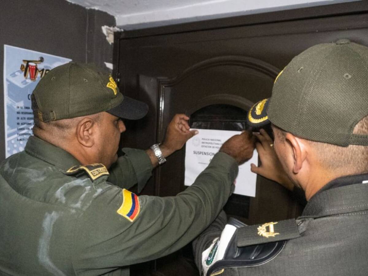Dos negocios sellados por la policía de Cartagena por extender horarios