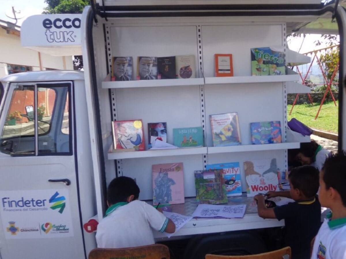 La Casita Naranja que lleva el conocimiento a toda Chinchiná