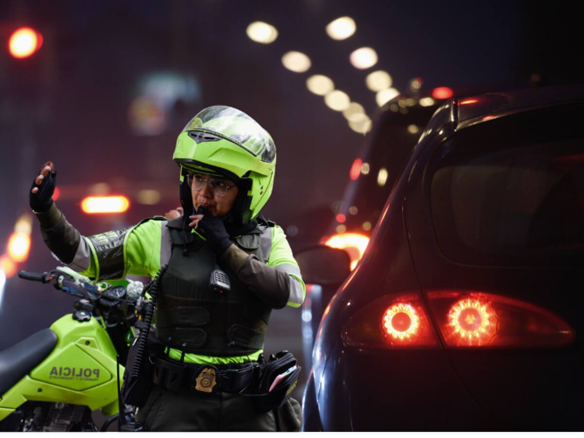 ¿A qué hora debe encender las luces del carro? Multa de hasta 30 SMLV, según código de policía