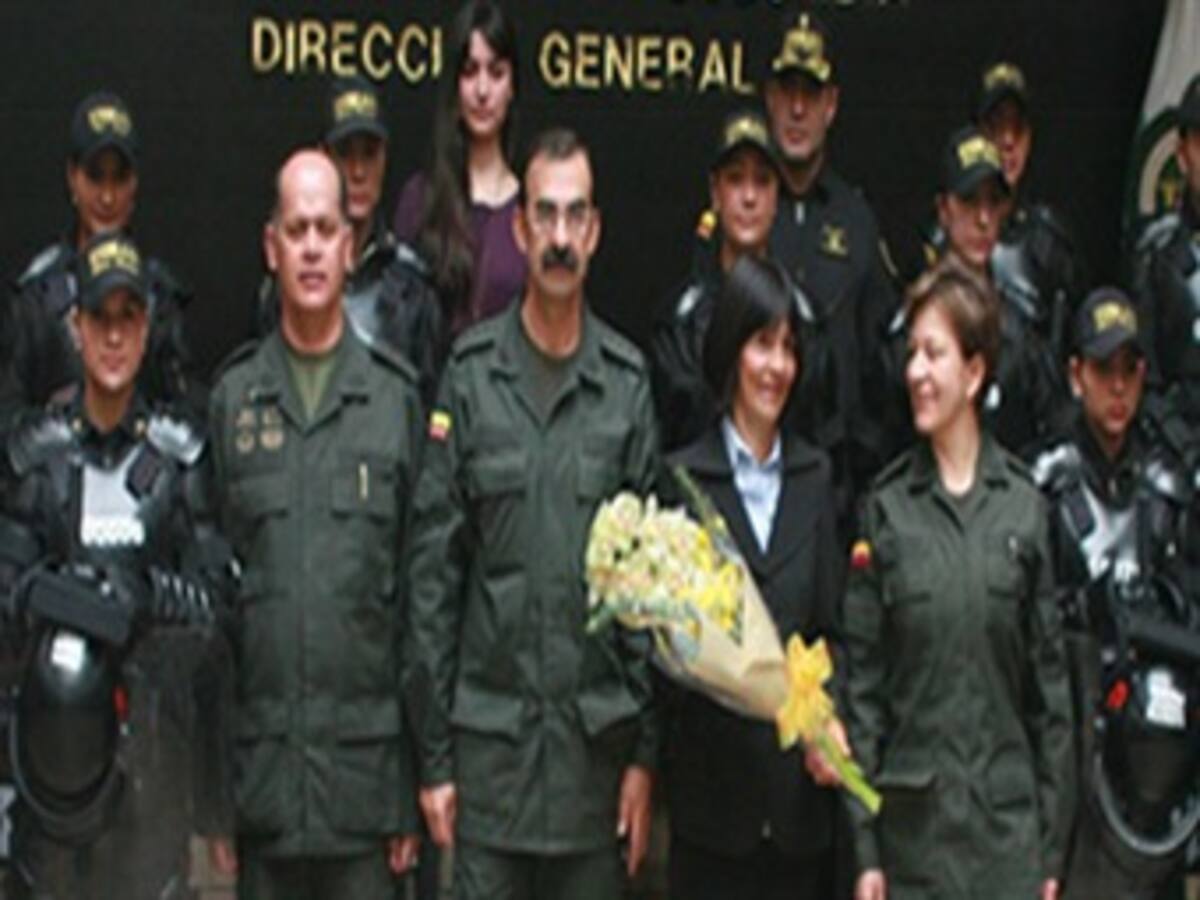 Homenaje a doña Gloria, "la madrina" de la Policía