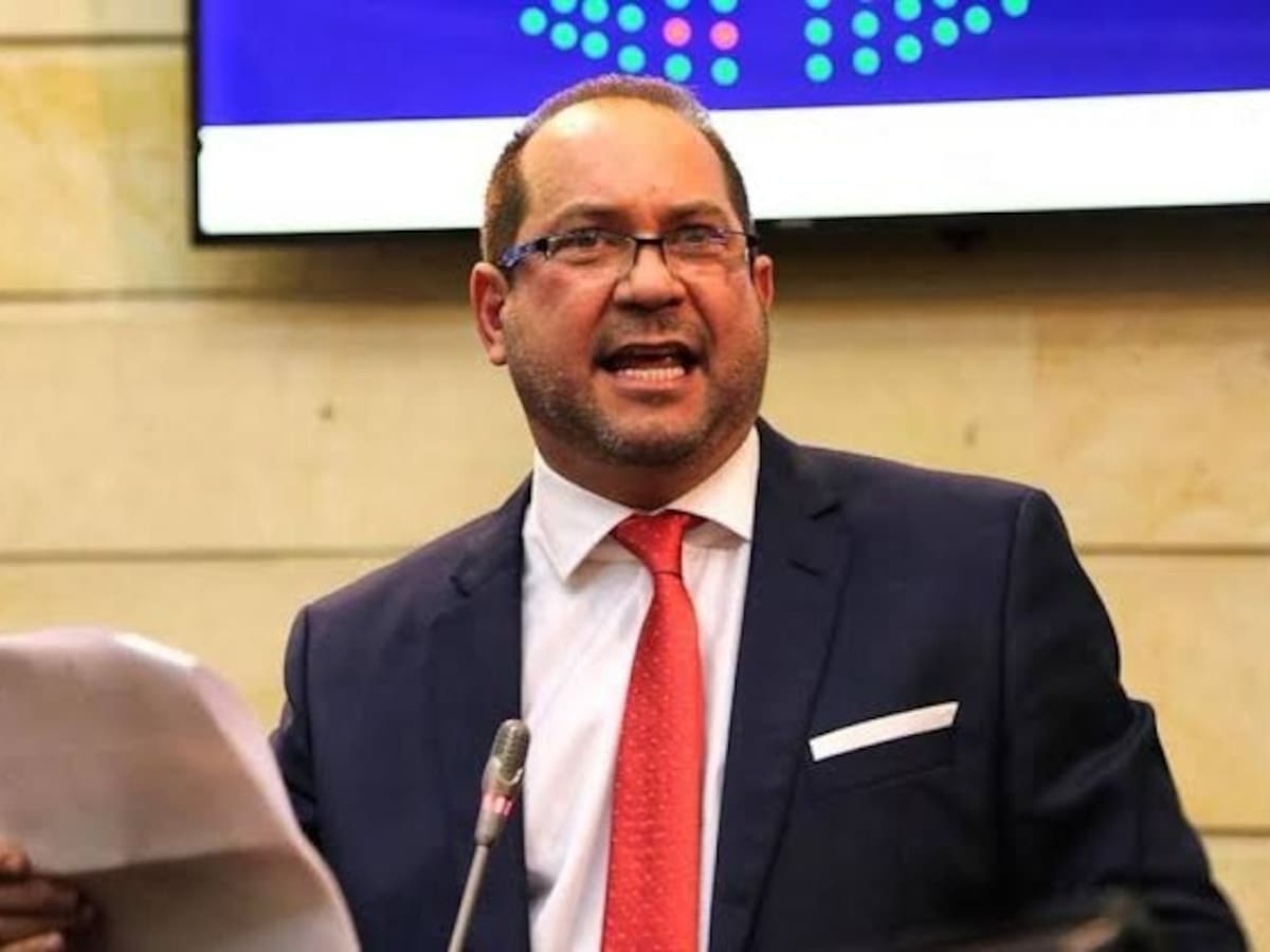 Ministro del Interior designado avala posesión de Abelardo de la Espriella en una guarnición militar