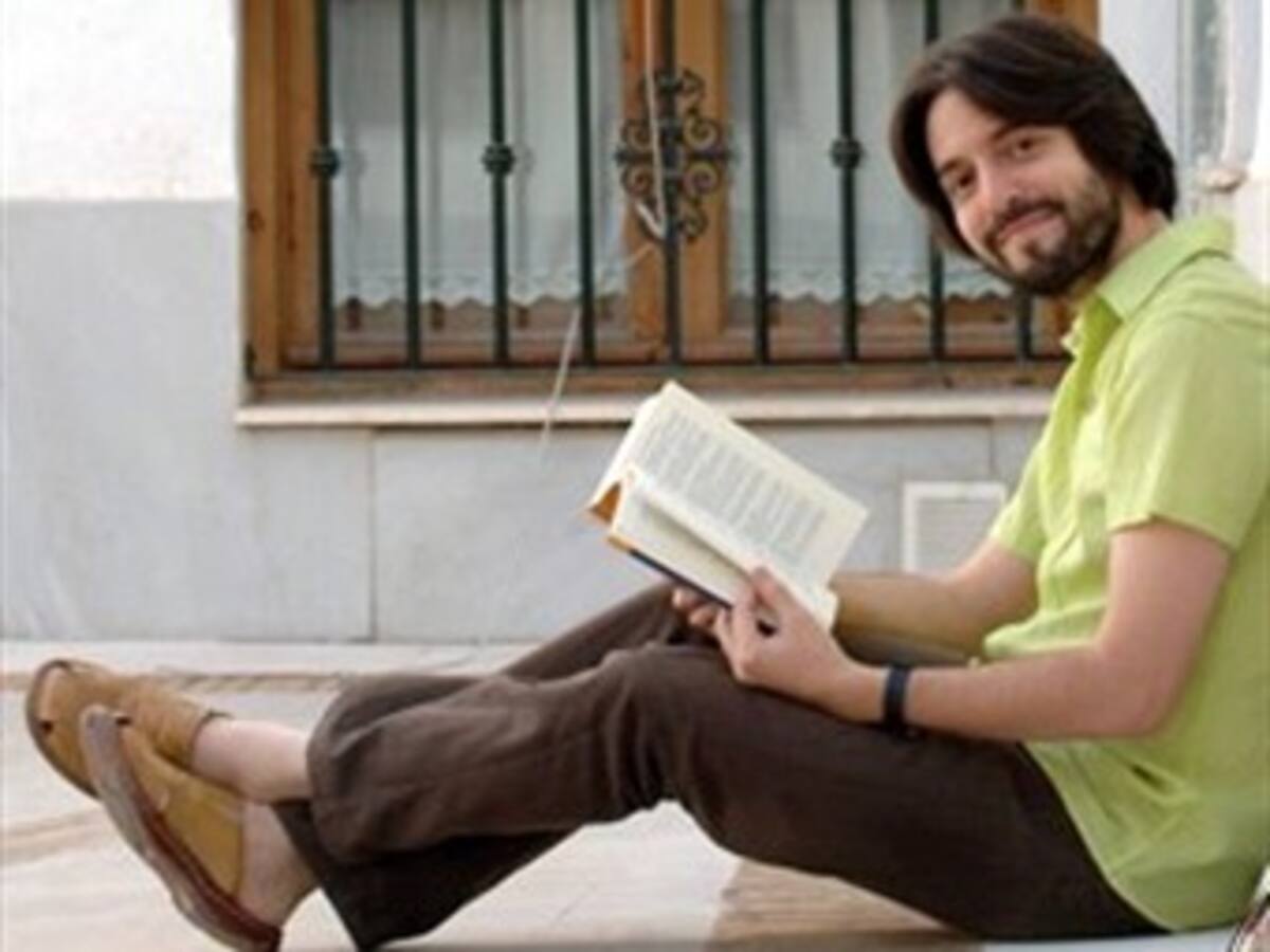 El argentino Andrés Neuman gana el Premio Alfaguara de Novela 2009