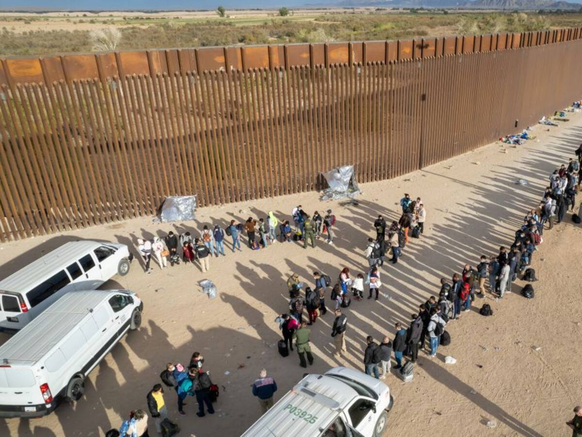 Juez de EE.UU. bloquea medidas anunciadas por Biden sobre migración