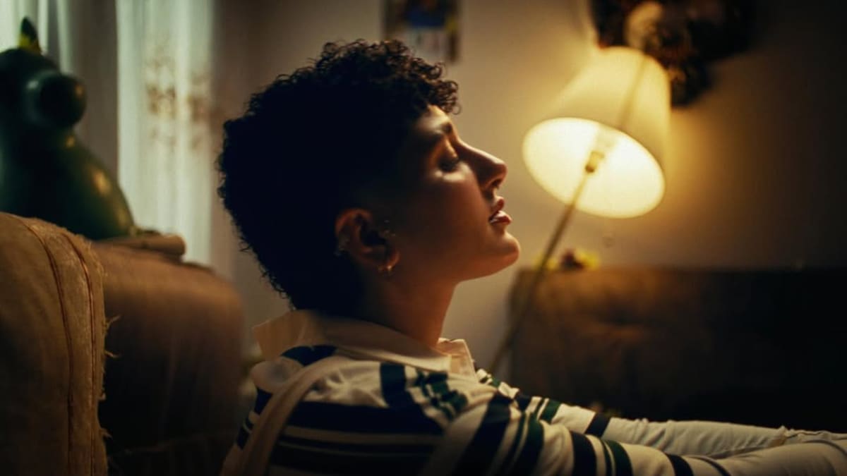 Amal: De una canción anónima a ser fichada por una compañía de entretenimiento