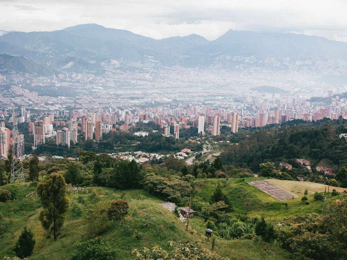 Alcaldía de Medellín se trazó la meta del mantenimiento de 400.000 metros de jardines