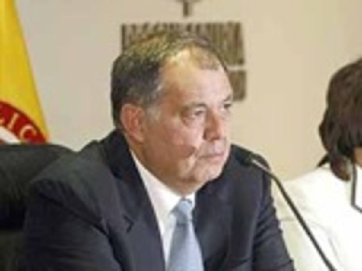 El Procurador, Alejandro Ordóñez, dijo que investigan perentorias para establecer si caben sanciones disciplinarias para altos funcionarios del gobierno por las interceptaciones