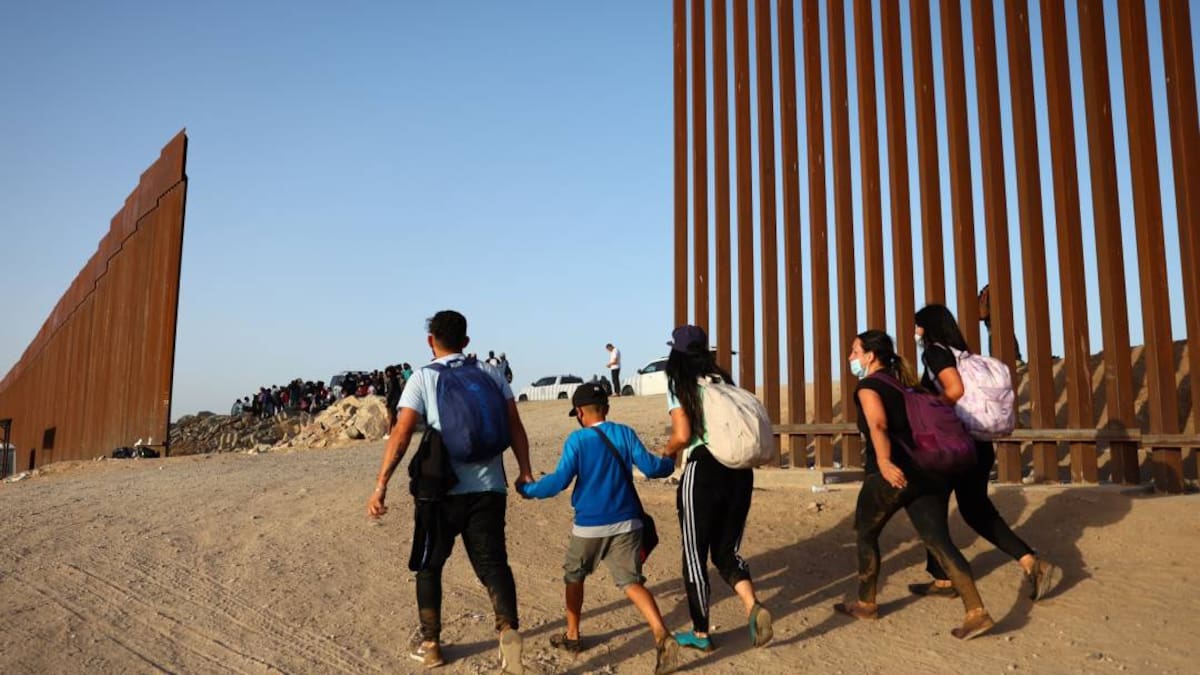 Presidente Biden autorizó completar muro fronterizo de EE.UU. en Arizona
