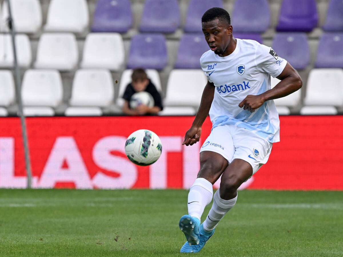 Carlos Cuesta prende las alarmas: El defensa salió lesionado en el último partido del Genk