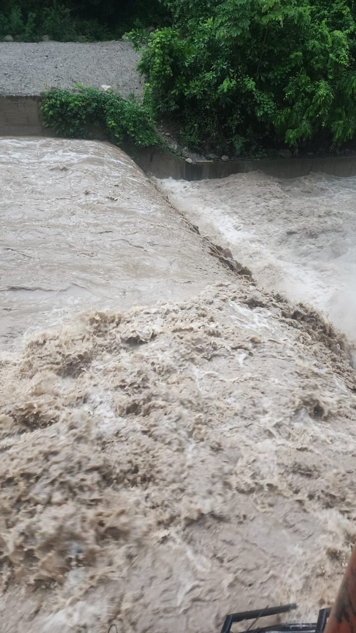 Se recomienda a los usuarios de la ciudad almacenar agua. Foto Ceibas EPN.