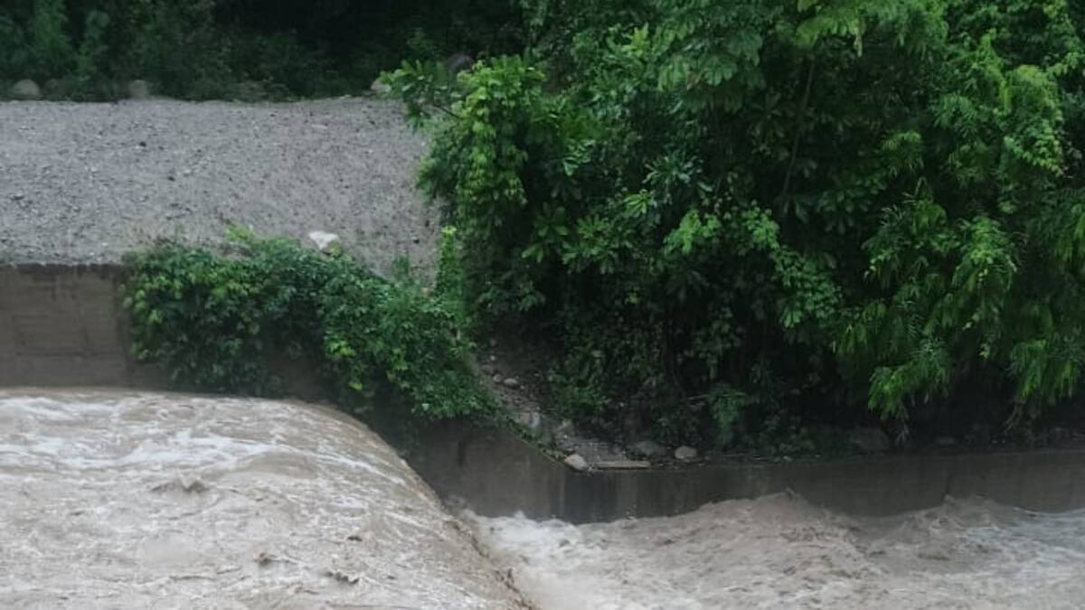 Cierre de bocatoma El Tomo por fuerte creciente en el río Ceibas