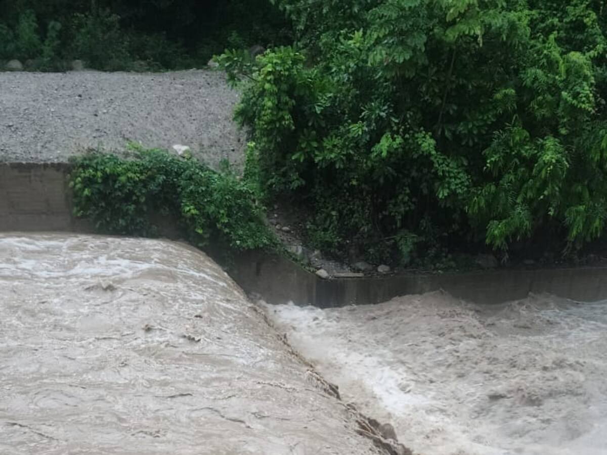 Cierre de bocatoma El Tomo por fuerte creciente en el río Ceibas
