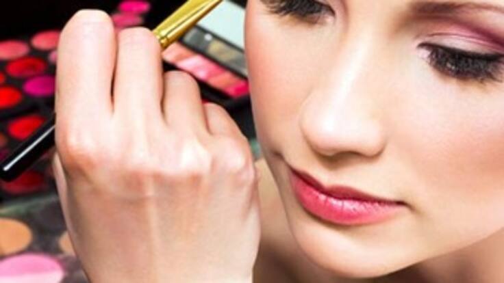 ¿Mujeres se sienten inseguras y vulnerables sin maquillaje?