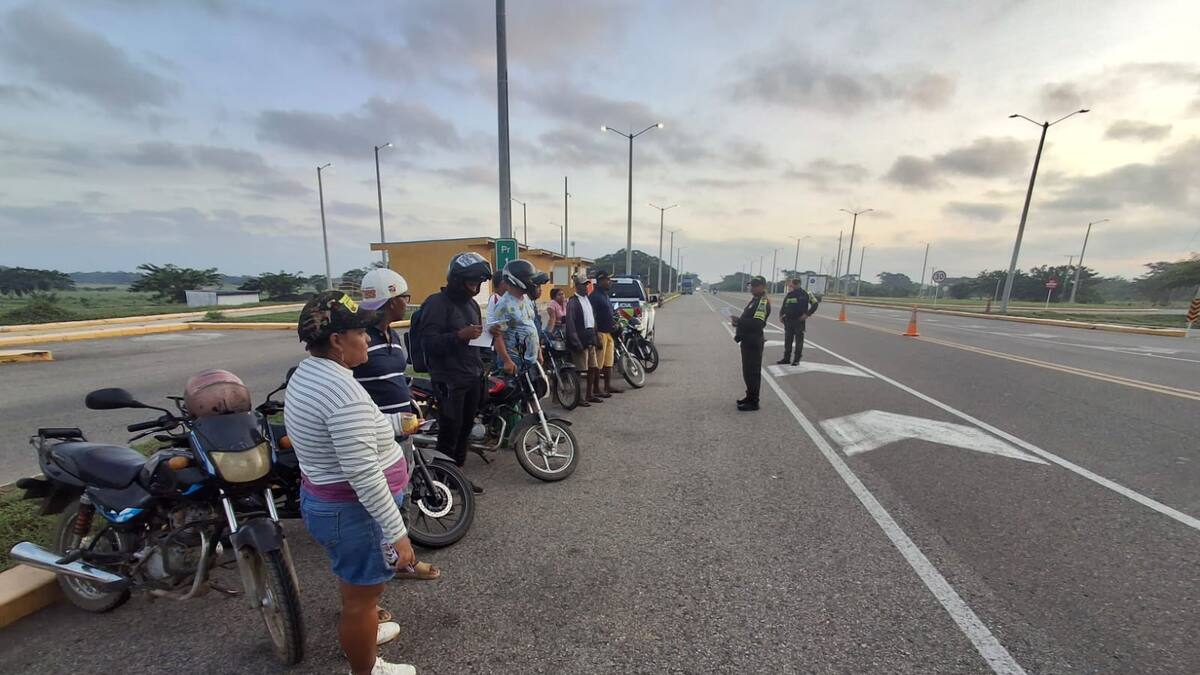 Conductores recibieron charlas sobre comportamientos seguros en vías de Bolívar