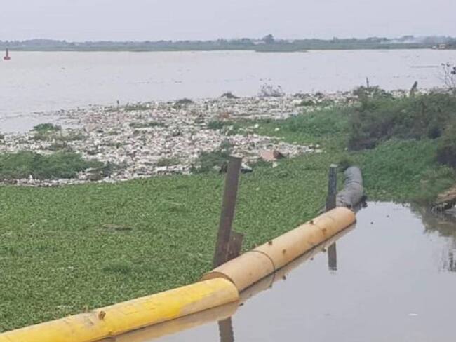 Triple A suspende bombeo de agua por basura en bocatoma