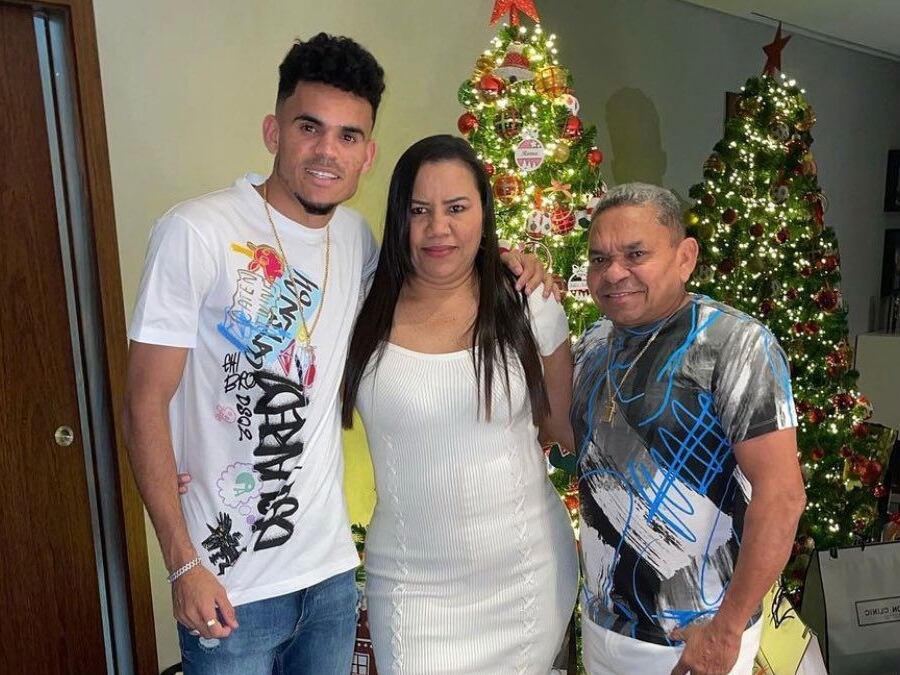 Luis Díaz y sus padres. Foto. redes sociales Luis Díaz