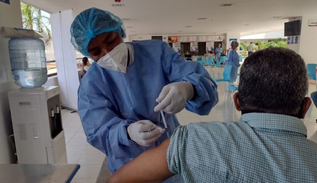 La población entre 55 y 59 años podrá vacunarse con previo agendamiento.