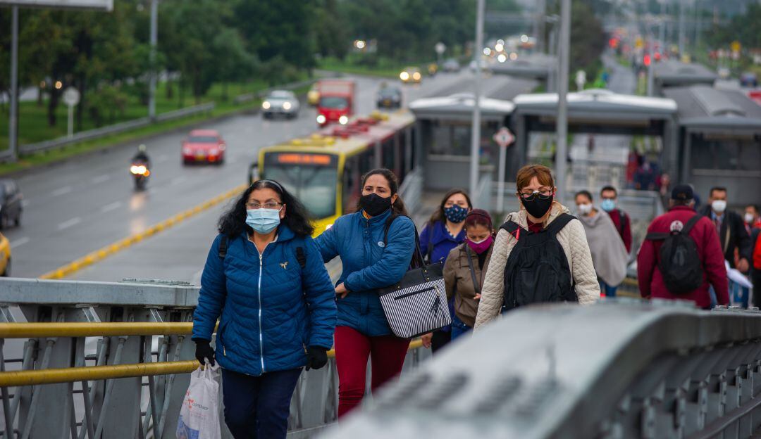 Los casos globales ascienden a 106,3 millones con 2,3 millones de muertes