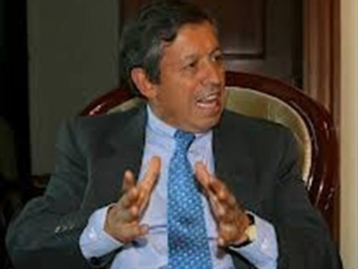 Petro fue destituido por sus disparates: Telésforo Pedraza