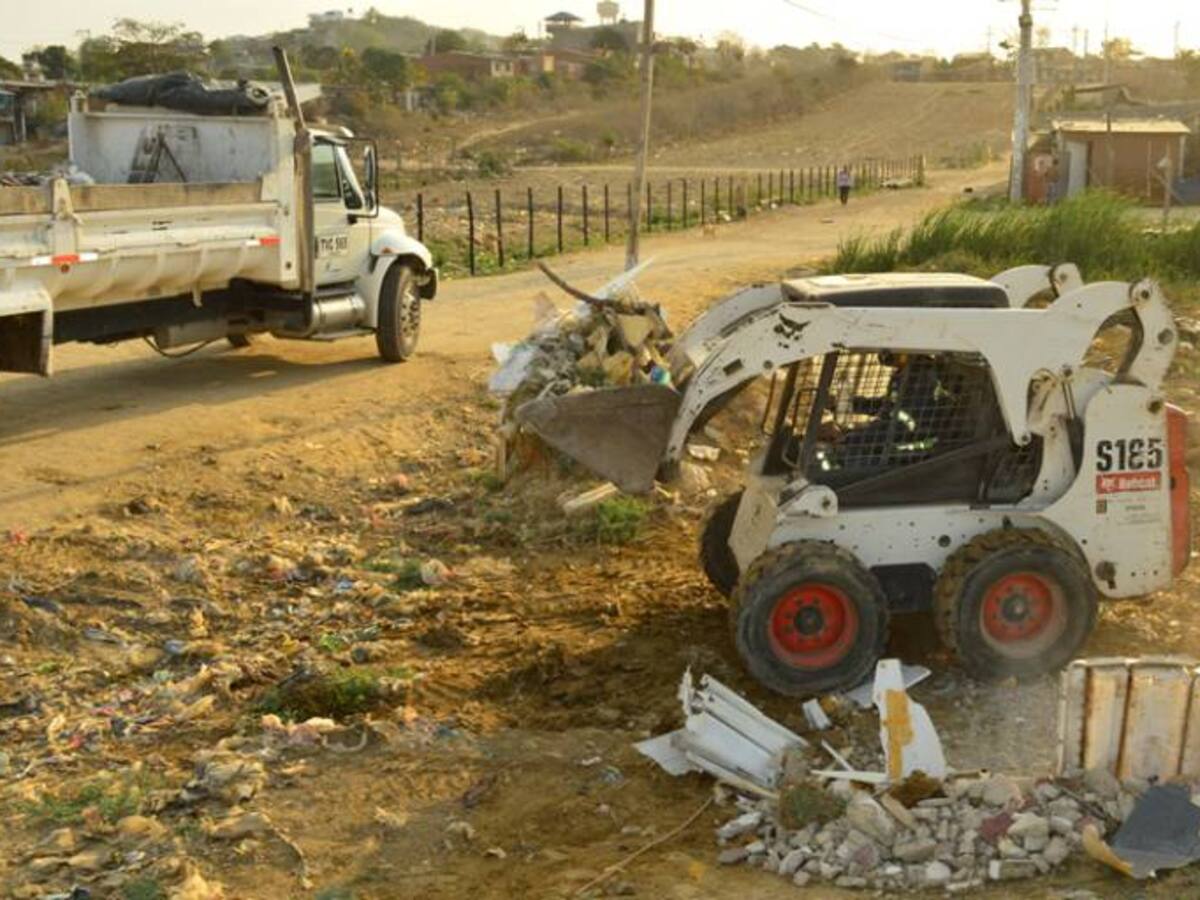 Continúan operativos para erradicar basureros satélites en Cartagena