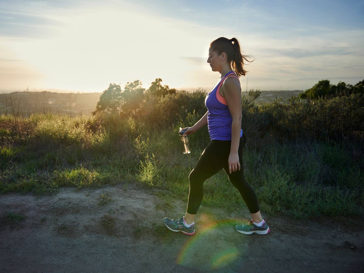 Pasos que debe dar al día para evitar problemas cardiovasculares, según Oxford