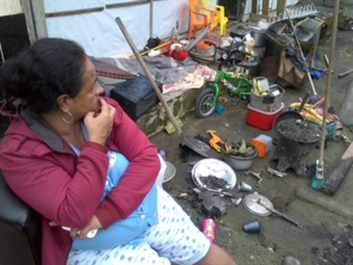 20 personas damnificadas por incendio en barrio de Armenia