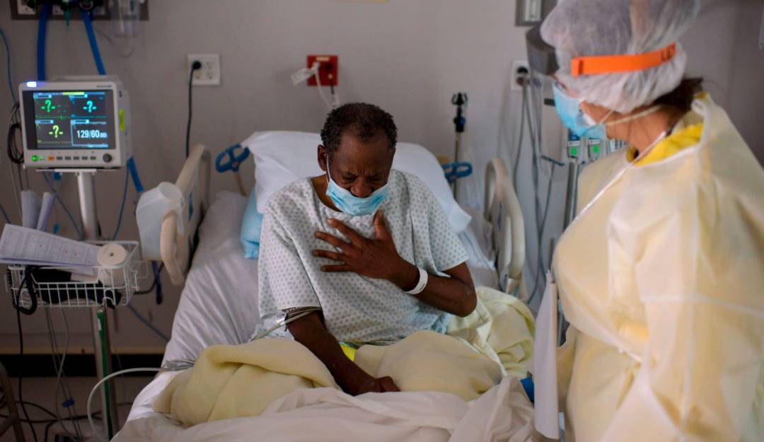 Atención de contagiados con coronavirus en América.     Foto: Getty 