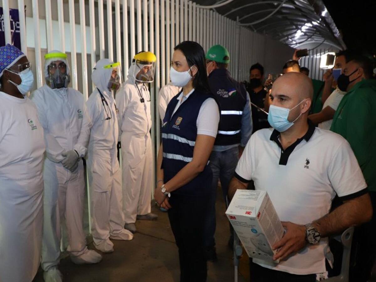 Autoridades de Cali rinden homenaje al personal de la salud