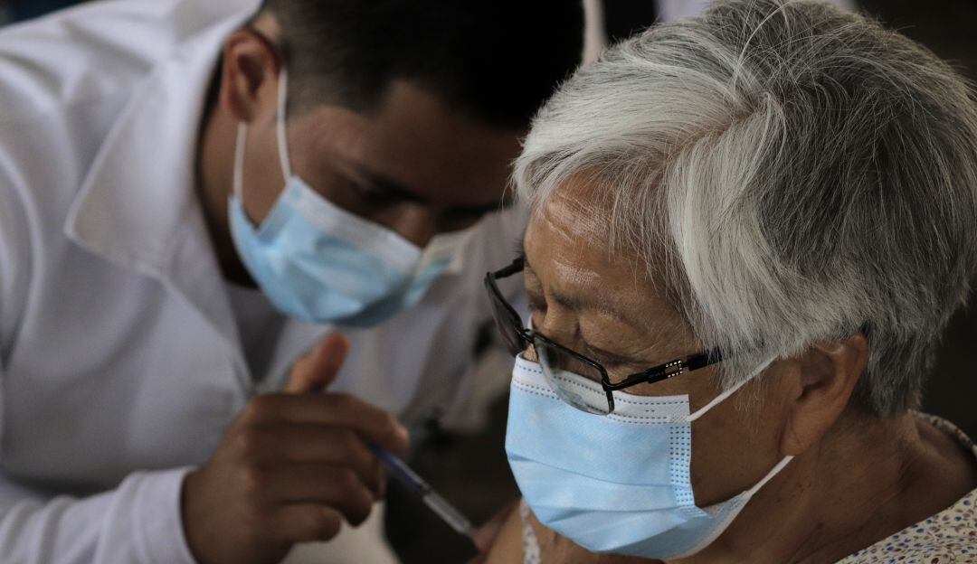 La mujer vacunada denunció estar retenida contra su voluntad en casa de su hija hace un año.