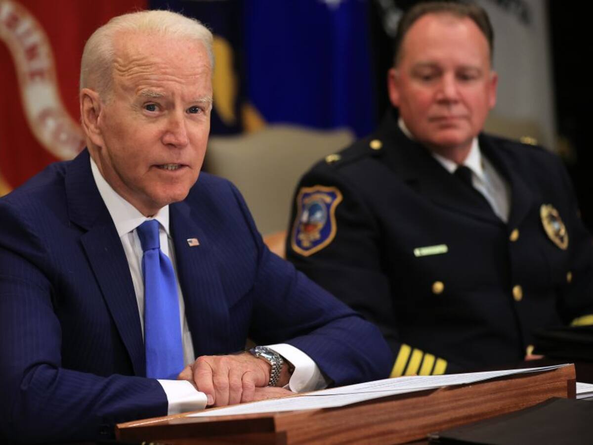 Biden pide a gobernador de Nueva York renunciar por denuncias de acoso