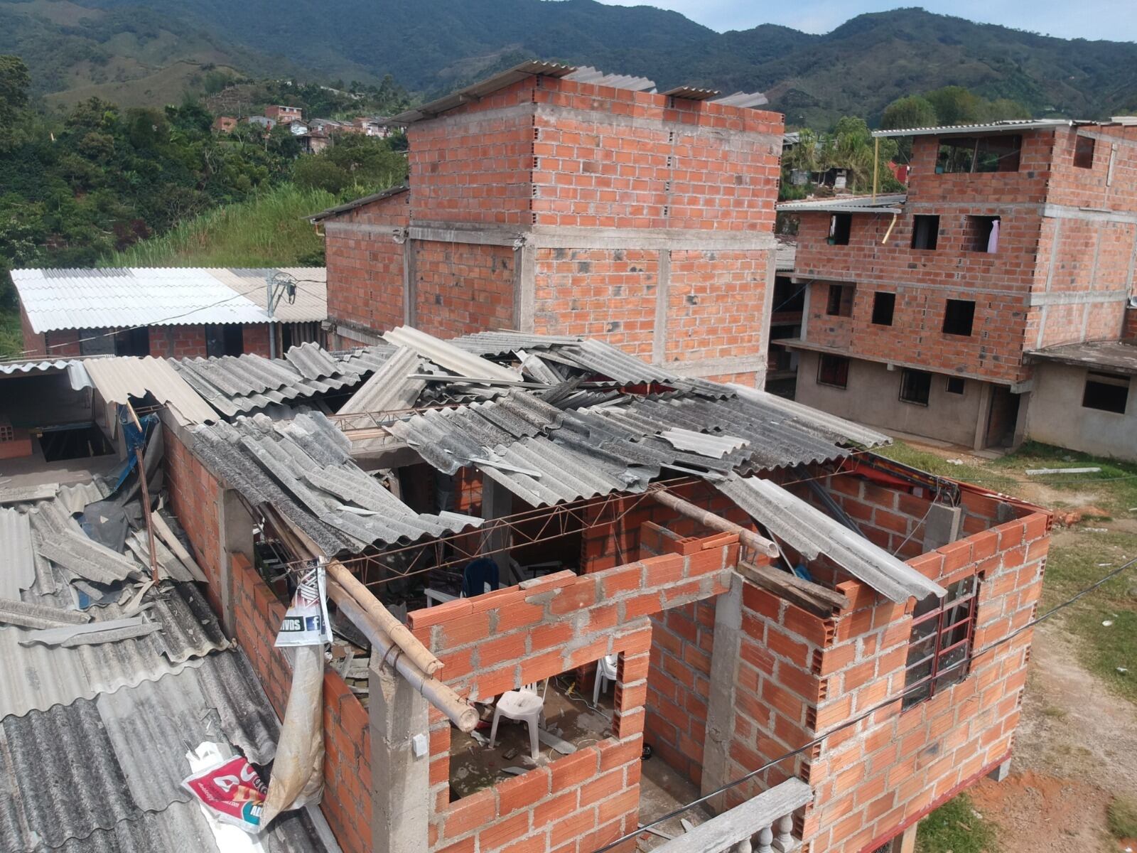 Casas destechadas en Argelia, Antioquia- foto Ilder Osorio