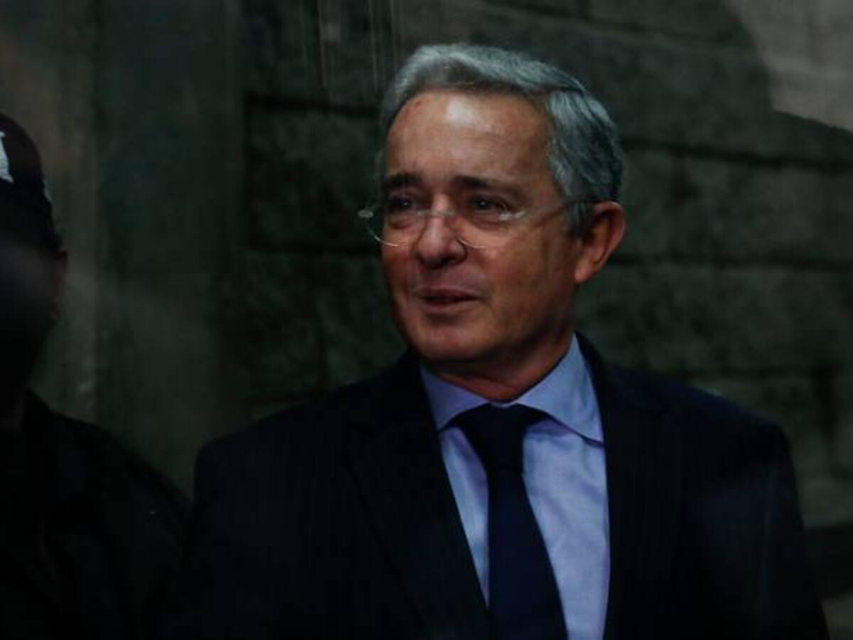 Defensa de Álvaro Uribe niega veracidad de declaraciones de alias 'Don Mario'