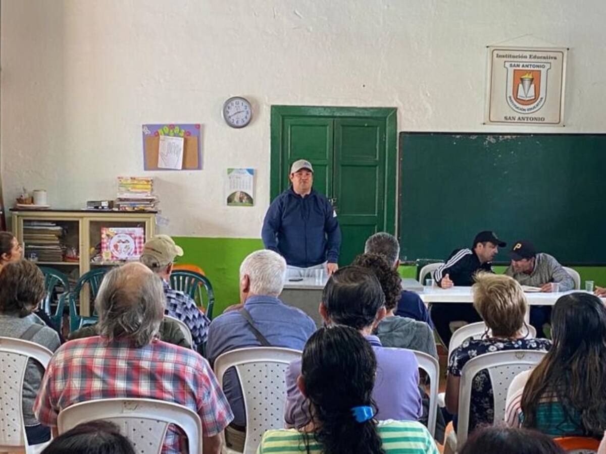 Comunidad de la vereda Vilachuaga, sur de Rionegro, tendrá vía pavimentada