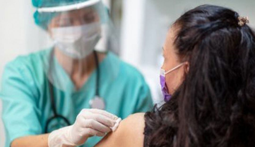 Minsalud anunció vacunación para mayores de 50 años sin agendamiento