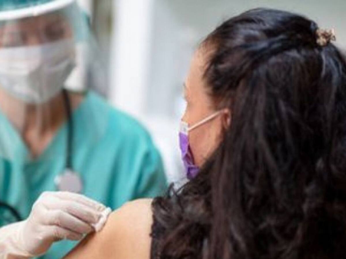 Minsalud anunció vacunación para mayores de 50 años sin agendamiento