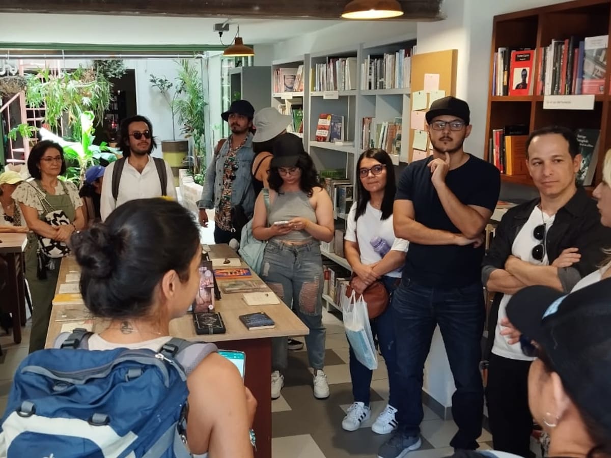 En Medellín hay un tour que recorre la ciudad desde diferentes librerías