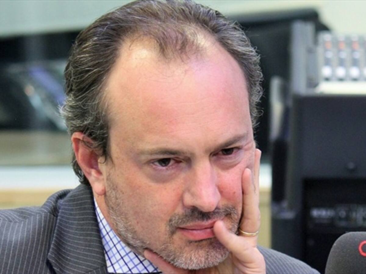 Las responsables del fenómeno del paramilitarismo son las Farc: Vélez