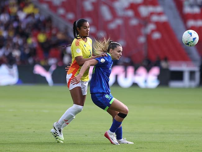 Daniela Arias, jugadora de la Selección Colombia, en la final de la Copa América femenina contra Brasil. Foto: Getty Images.