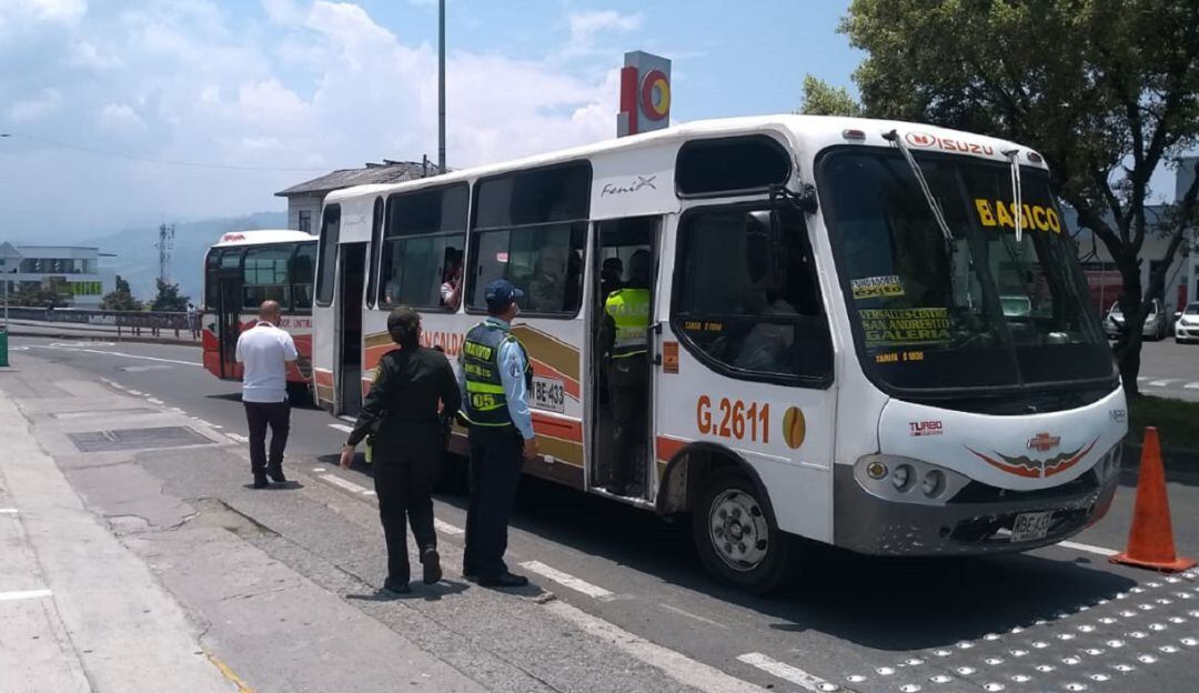 Retenes de control del transporte público en Manizales