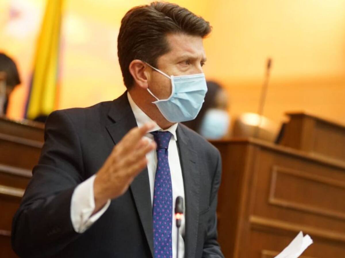 Tenso debate de moción de censura a MinDefensa en Cámara