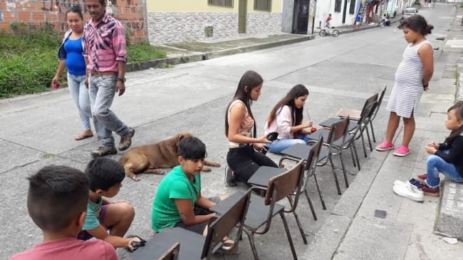 El proyecto educativo de Chispas de Esperanza aplica la metodología STEAM, un enfoque educativo interdisciplinario que integra Ciencia, Tecnología, ingeniería, Arte y Matemáticas. | Foto: Chispas de Esperanza