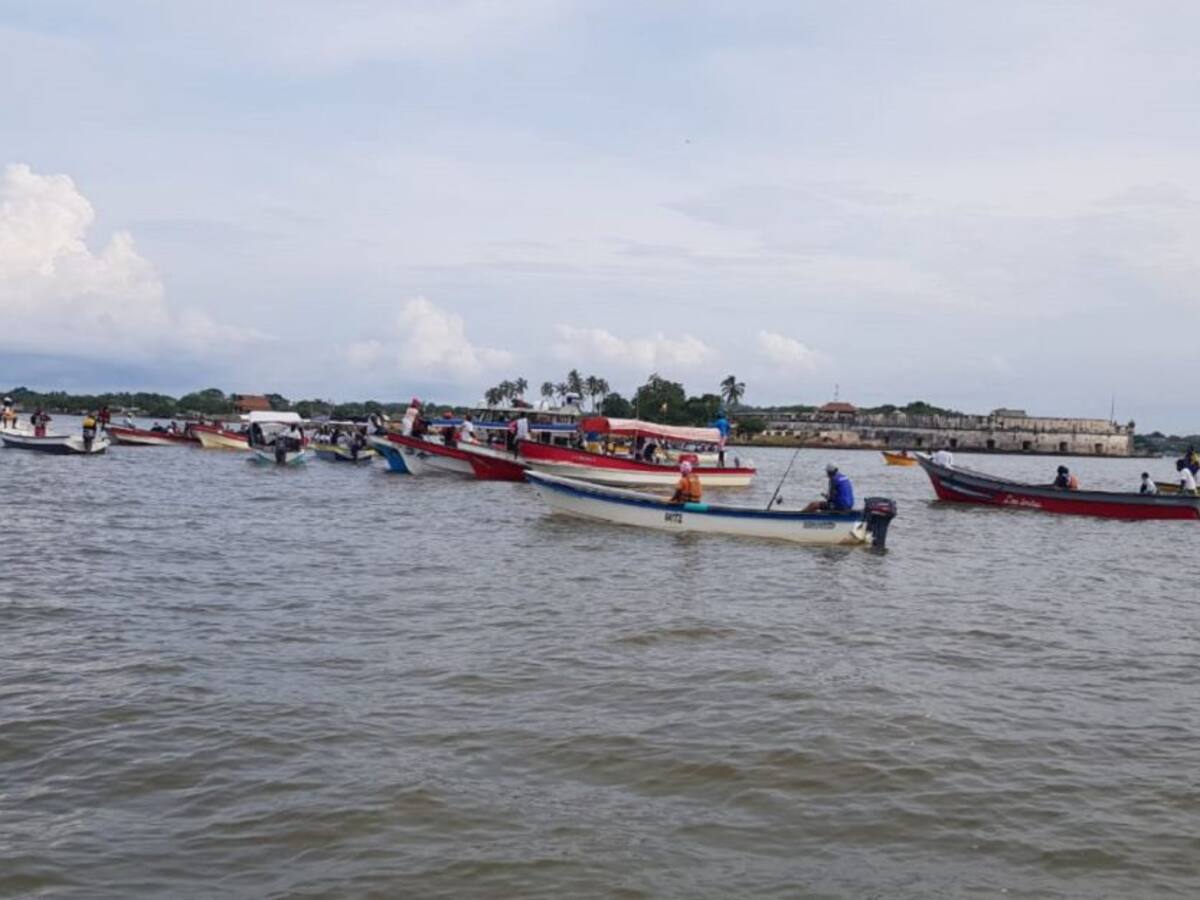Comunidades de la zona insular realizan ‘Abrazatón a la Bahía’ en Cartagena