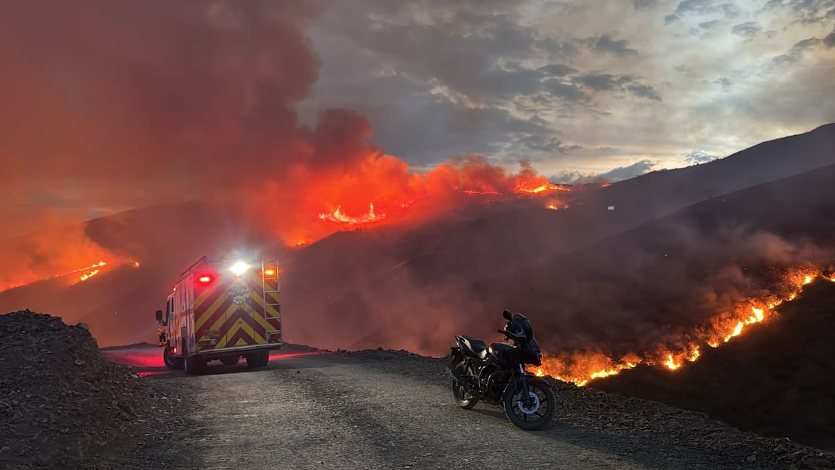 Incendio en Yumbo no logra ser controlado, se espera la llegada del Bambi Bucket