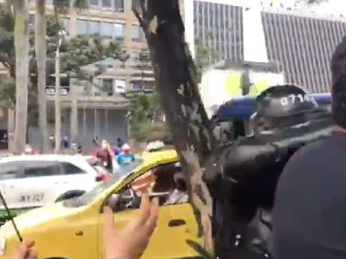 Comerciantes que manifestaron en Medellín fueron agredidos por la Policía