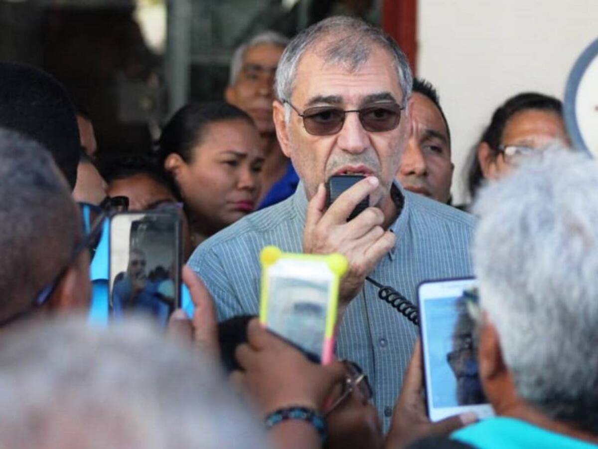 Alcalde William Dau y líder social protagonizaron discusión por subsidios