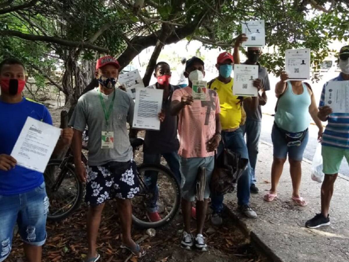 Nos impiden trabajar: vendedores del manglar en el Centro de Cartagena
