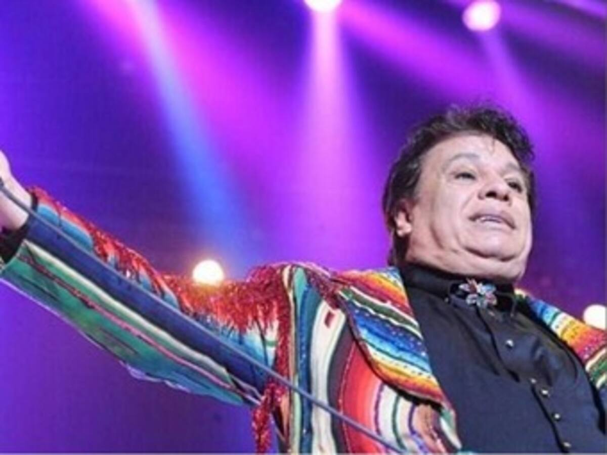 Hospitalizan a Juan Gabriel por una neumonía