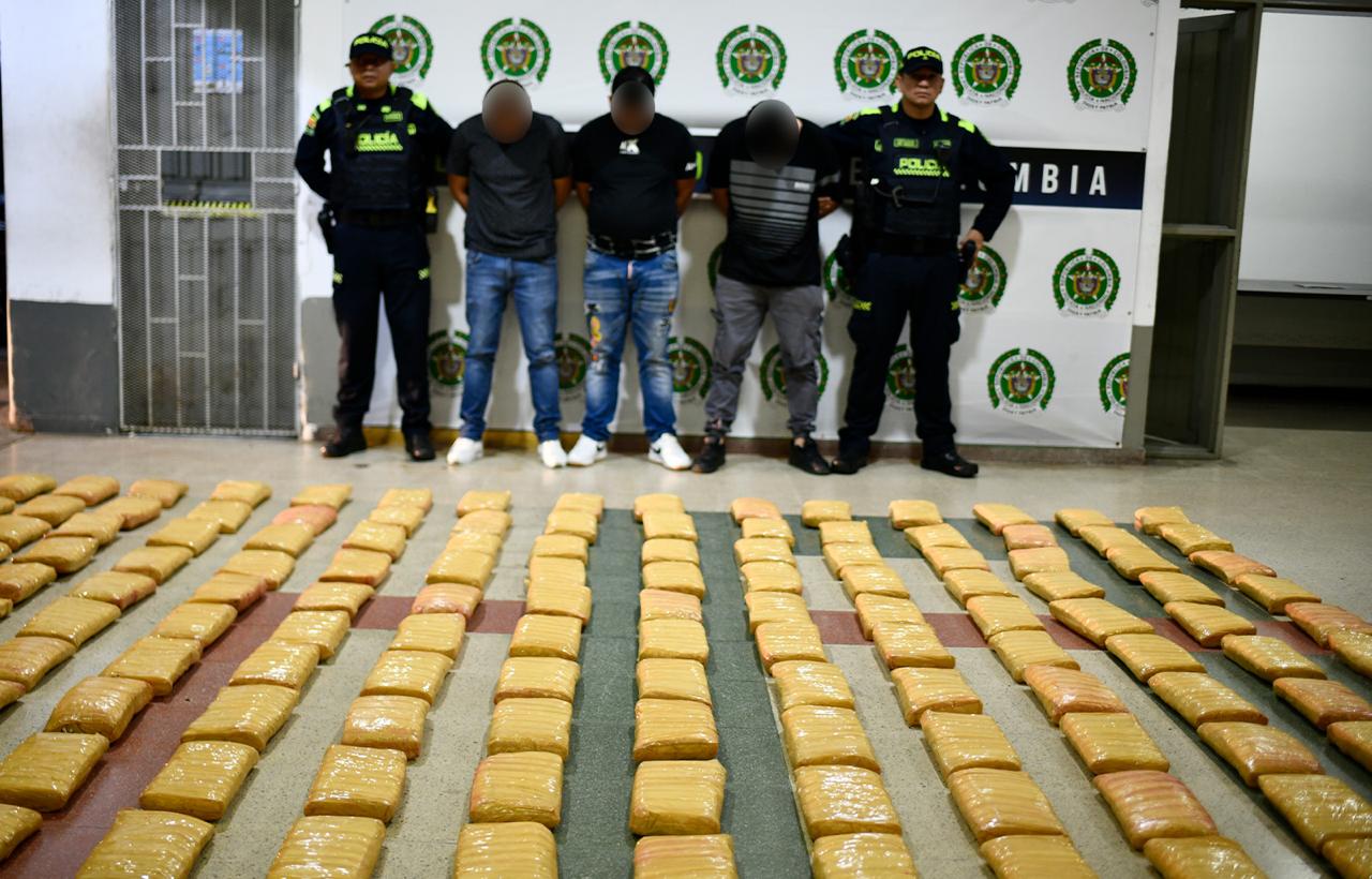 Encontraron 150 kilos de marihuana en un taxi en Aranjuez. Cortesía: Policía Meval