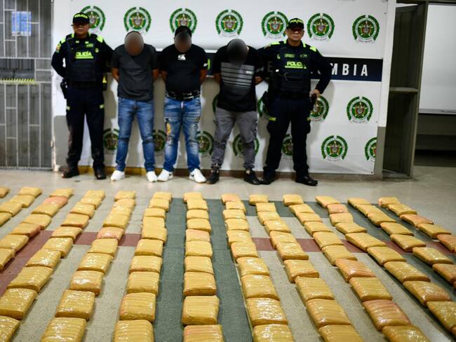 Encontraron 150 kilos de marihuana en un taxi en Aranjuez. Cortesía: Policía Meval