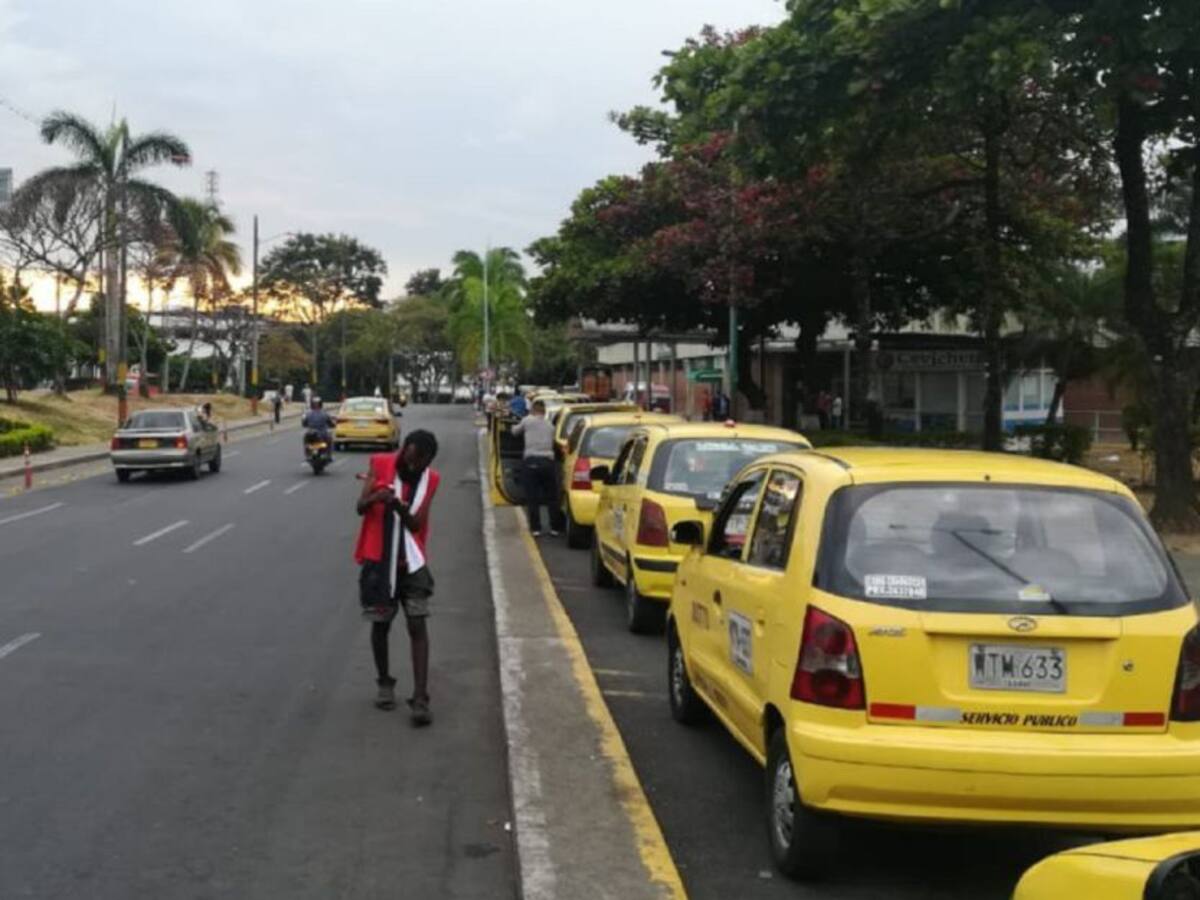 Policía garantiza seguridad al gremio de taxistas en Ibagué